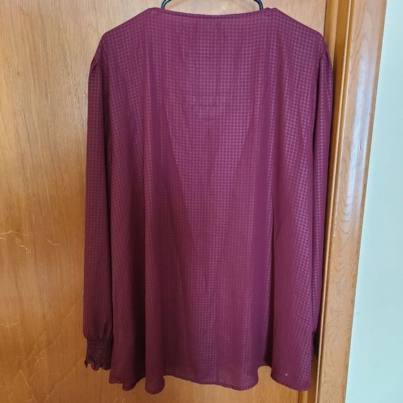 Maurices - womens plus size 2 - maroon blouse EUC - Picture 2 of 3
